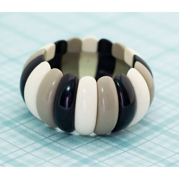 Vintage Grayscale Flexible Bangle - 6 1/4 inch, by Avon - L22 - Picture 1 of 3